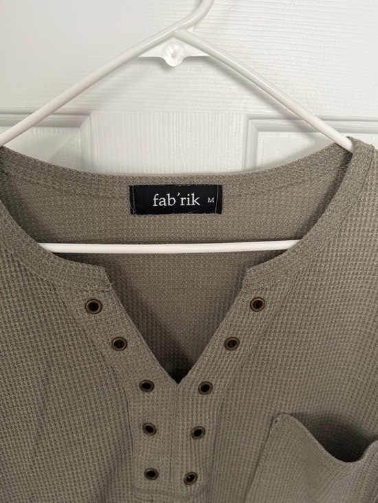 fab’rik Women’s Sage Olive Green Olive Waffle-Knit Henley Shirt Size Medium - Picture 3 of 5